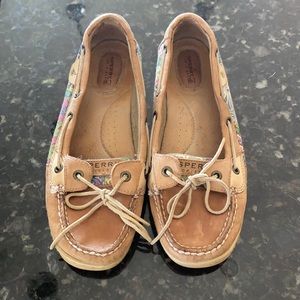 Women’s 9.5 Sperry Dock Shoes